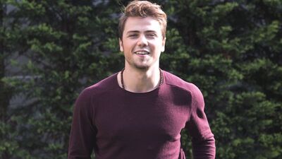 Tolga Sarıtaş kimdir?