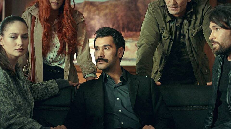 Bir dizi daha veda etti