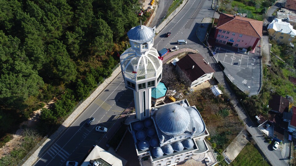 Seyir teraslı caminin muhteşem İstanbul manzarası havadan görüntülendi