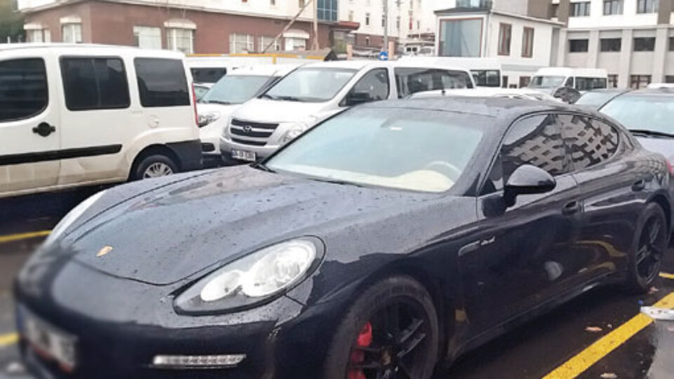 Porsche'li fuhuş baronu gayrimenkul zengini çıktı