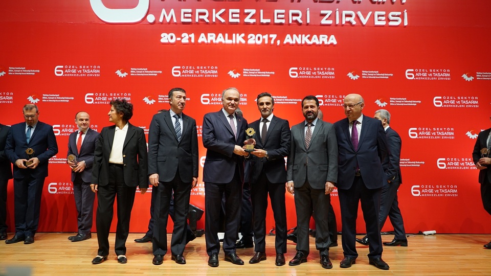 Ar-Ge ve Tasarım Merkezleri̇ Zi̇rvesi̇'nde Temsa'ya bi̇ri̇nci̇li̇k ödülü