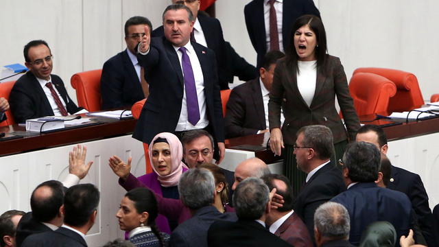 AK Parti ve HDP'li vekiller arasında gerginlik!