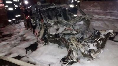 TEM'de feci kaza! Lüks otomobilden geriye bu kaldı