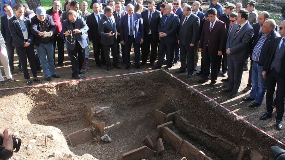 Antalya Valisi: Noel Baba'nın gerçek kemikleri bulunabilir