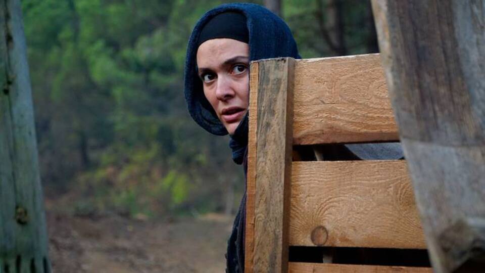 Azize ve kadınlar düşman namlusunun ucunda!