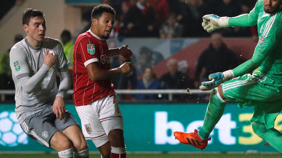 Manchester United havlu attı!