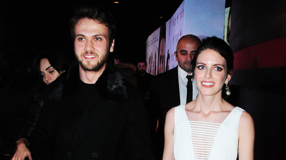 Galaya el ele geldiler