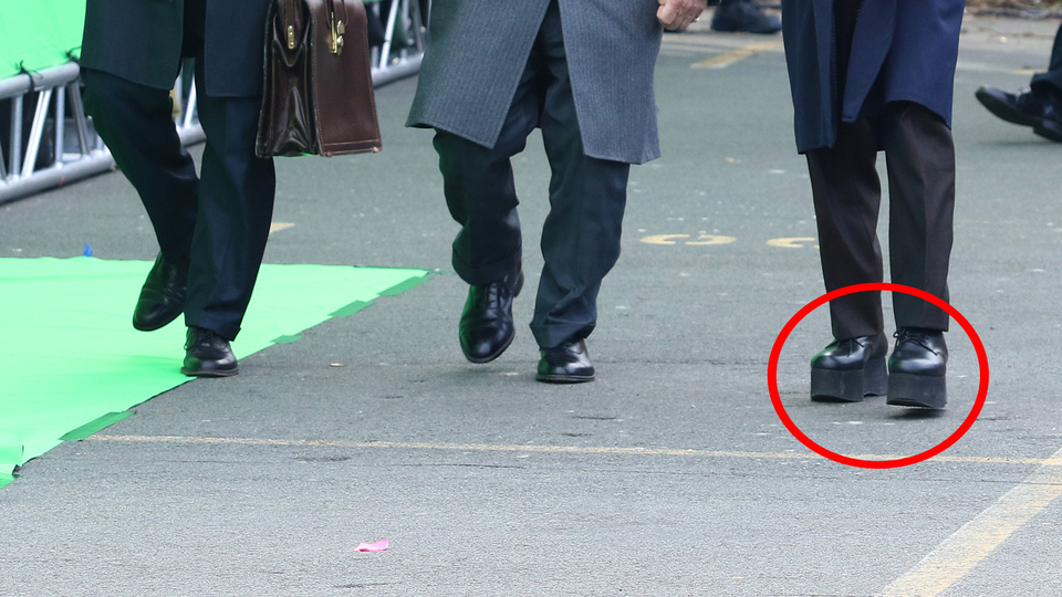 Ünlü oyuncu karizmayı çizdirdi! Boyu, rolü için kısa olunca...