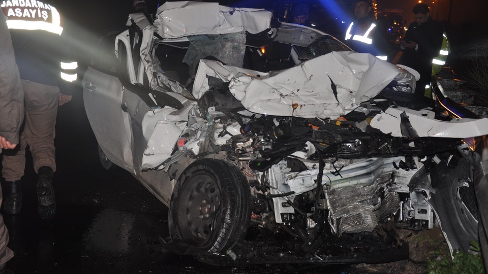 Korkunç kazada 3 hukuk fakültesi öğrencisi hayatını kaybetti