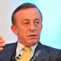 Ali Ağaoğlu dede oluyor!