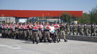 Yeni KHK'da darbe sanıkları hakkında önemli karar!