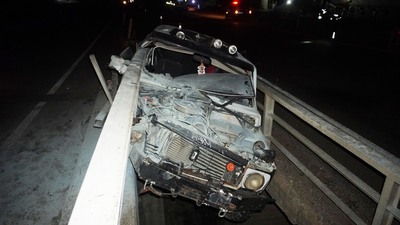 Keşan'da korkunç kaza! Köprü korkuluklarında asılı kaldı!