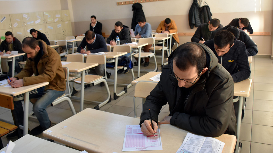 Binlerce bekçi adayı yazılı sınavda ter döktü