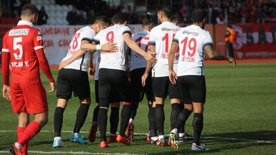 Ümraniye zirveyi takip etti