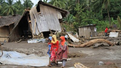Filipinler'de tayfun 200'den fazla can aldı