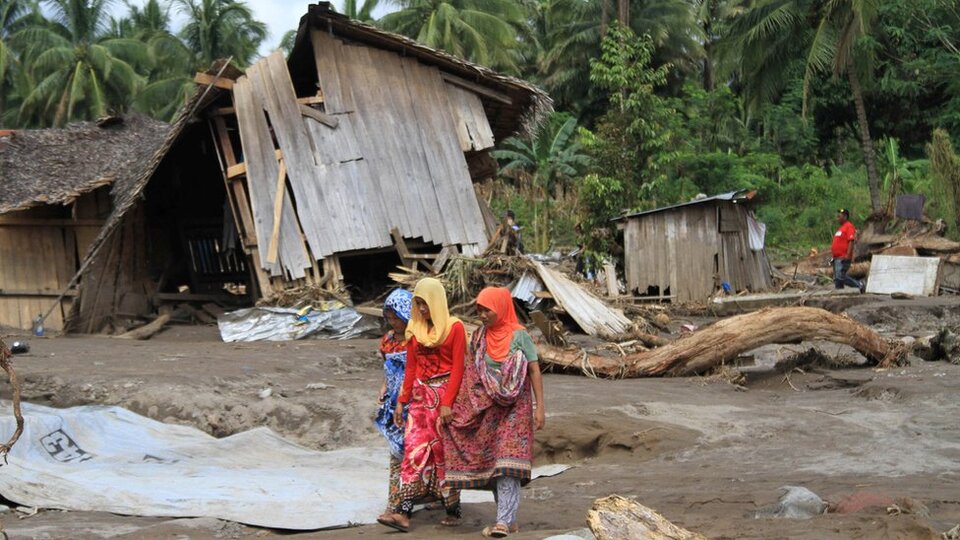 Filipinler'de tayfun 200'den fazla can aldı