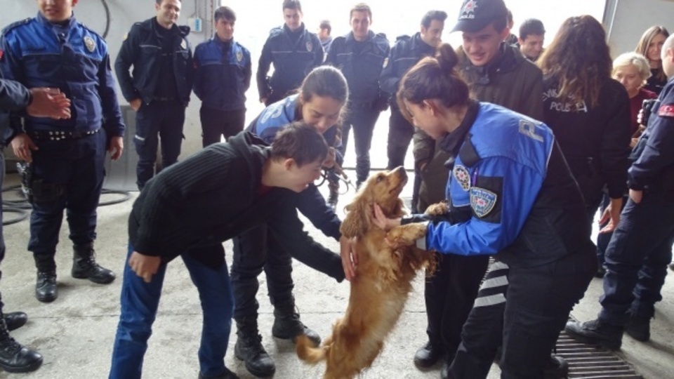 7 engelli gencin polis olma hayali gerçek oldu