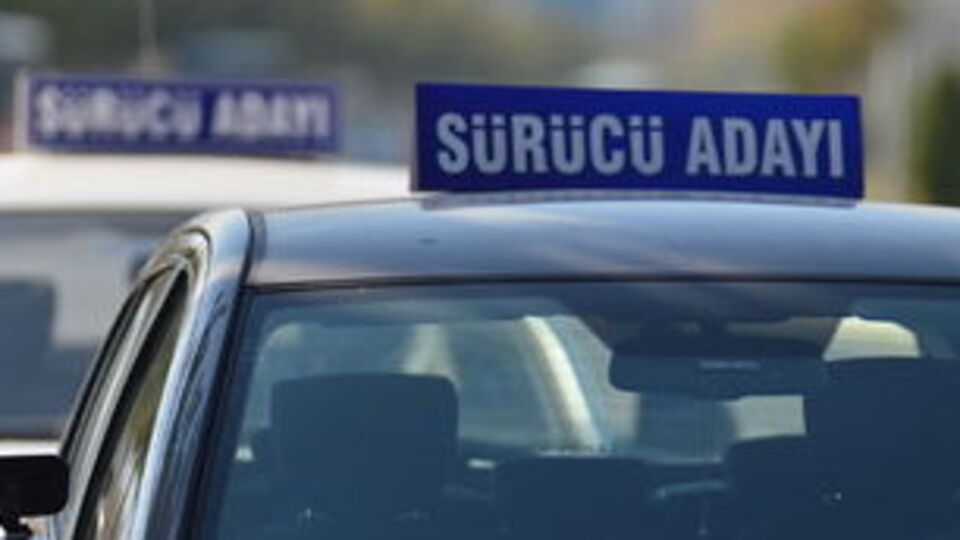 Meraklı bekleyiş sürüyor! Ehliyet sınav sonuçları...