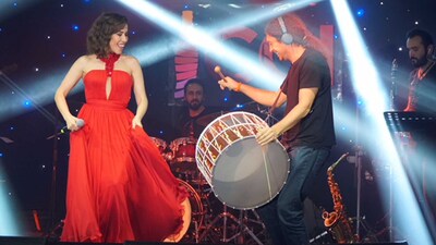 Burcu'dan davul şov