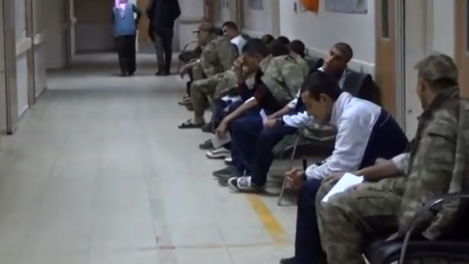 Kışlada gıda zehirlenmesi! Çok sayıda asker hastaneye kaldırıldı