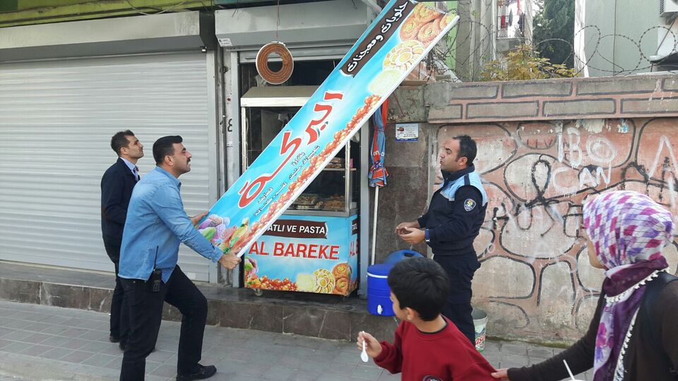 Adana'da Arapça tabelalar kaldırıldı