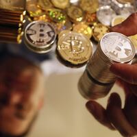 Bitcoin'den 86 milyon dolar kazandı, şimdi parayı dağıtacak!