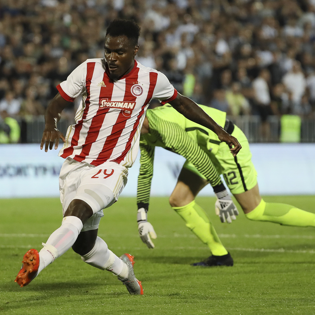 Emenike'den Galatasaray'a teşekkür!