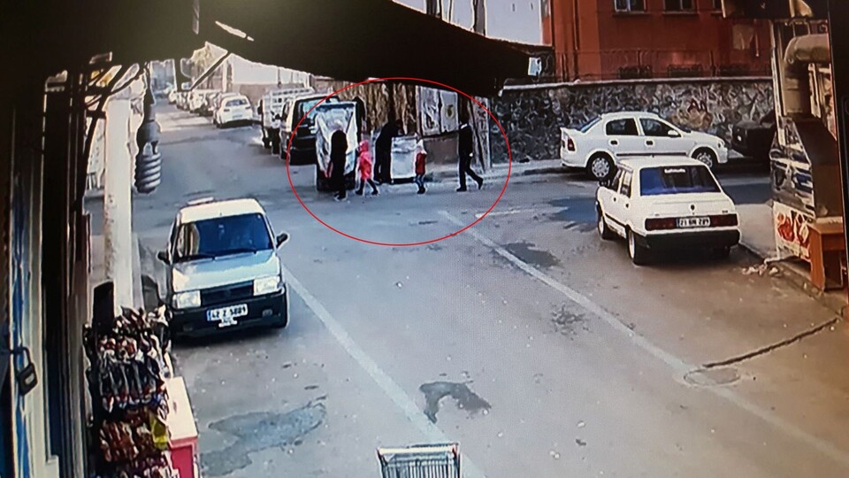 Hamile kadını çocuklarının gözleri önünde taciz edip silah çekmişti, yakalandı