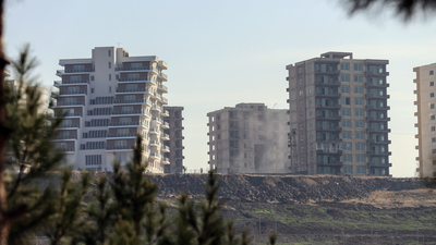 Diyarbakır'daki 725 lüks konutun yıkımına başlandı