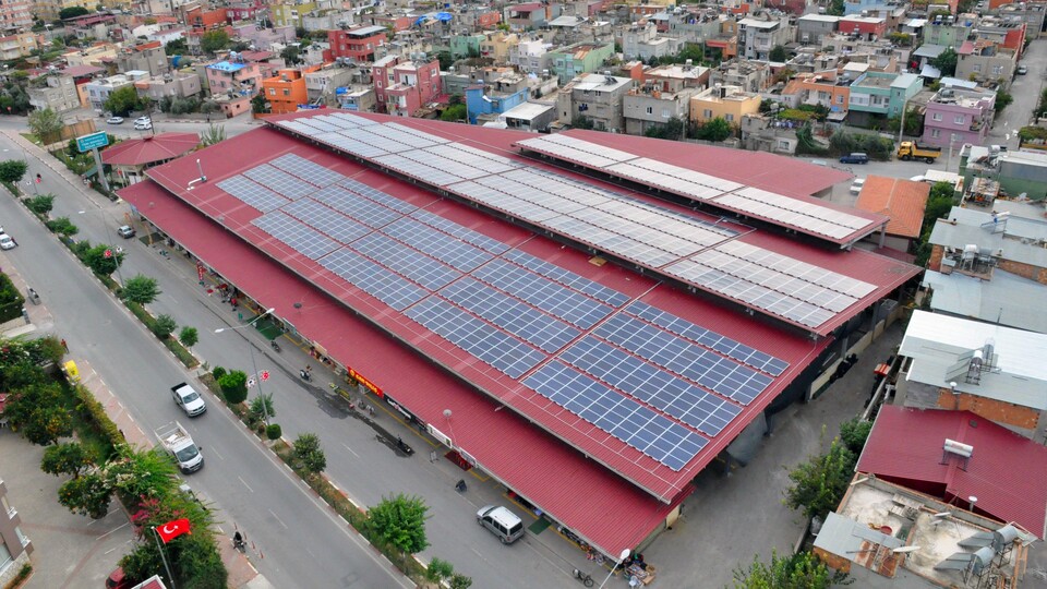 Çatıda güneş ve rüzgardan elektrik üretmek serbest