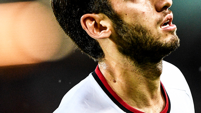 Hakan, AC Milan'ı ipten aldı