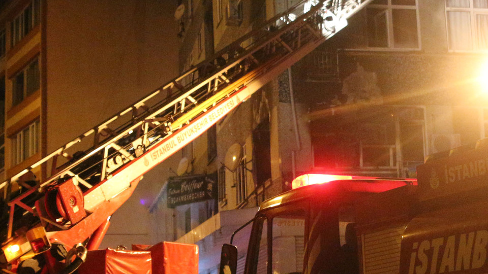 5 katlı binada yangın paniği