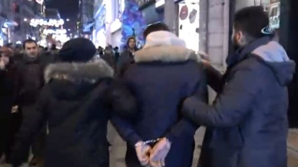 İstiklal Caddesi'nde taciz! Böyle götürüldü!