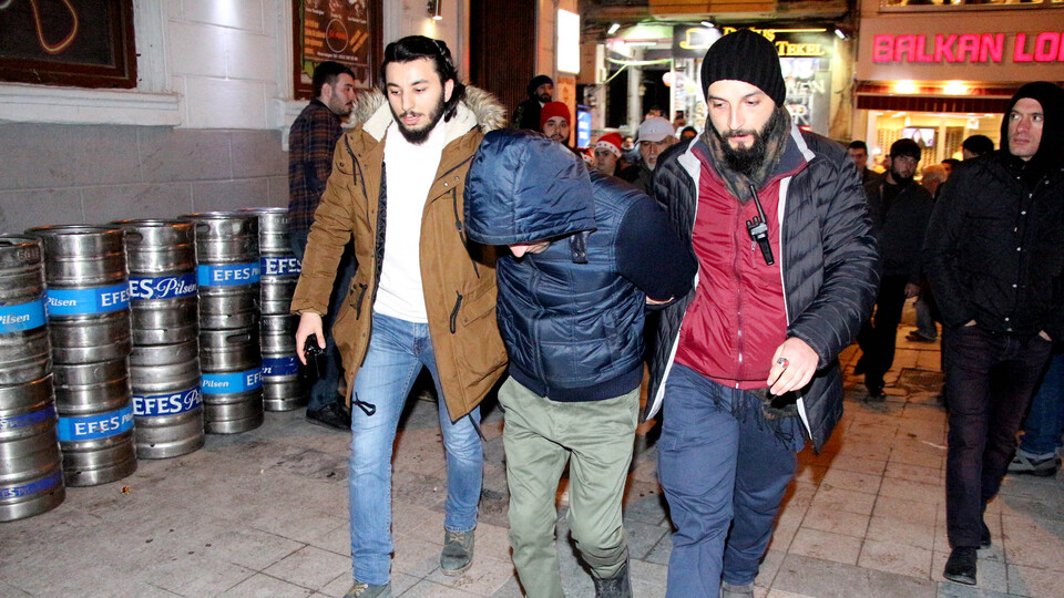 İstiklal Caddesi'nde bir kişi taciz iddiasıyla gözaltına alındı