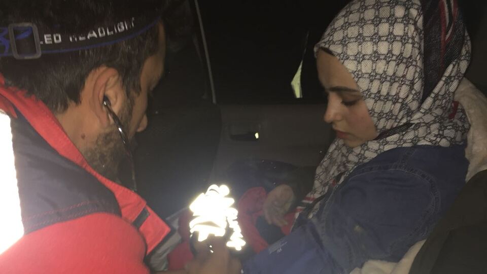 Araçları çamura saplandı, çift ormanlık alanda mahsur kaldı