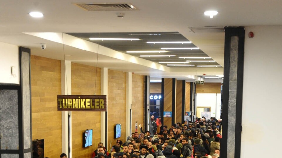 İzdiham! Kuyruğun sonu görünmüyor