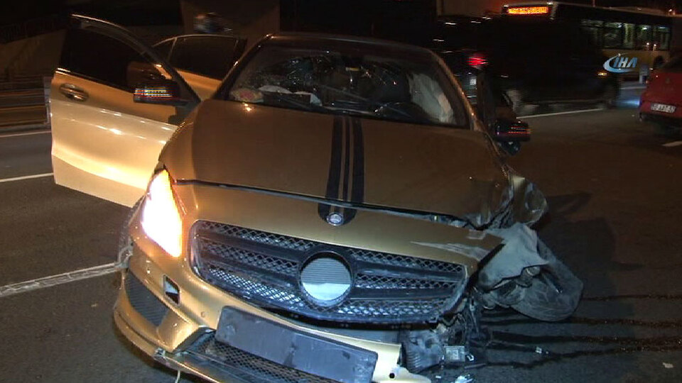 Yer: E-5 Karayolu... Lüks aracı bırakıp kaçtılar!