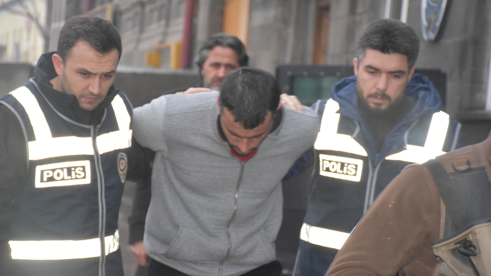 2 kişiyi öldürdü,aynı yere yılbaşı eğlencesine gitti!
