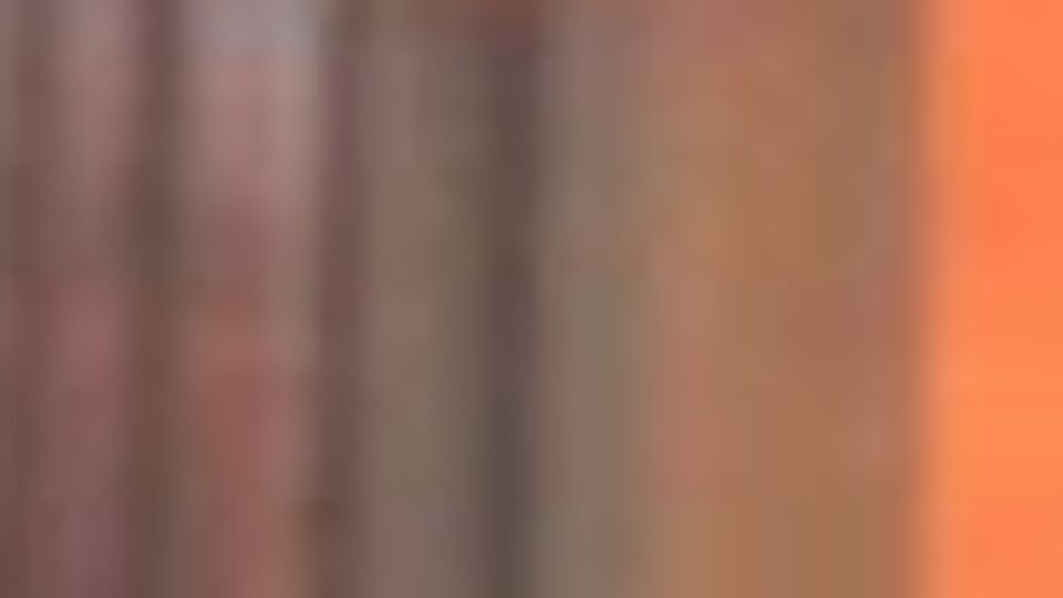 Liverpool'da yüzlerce otomobil yandı