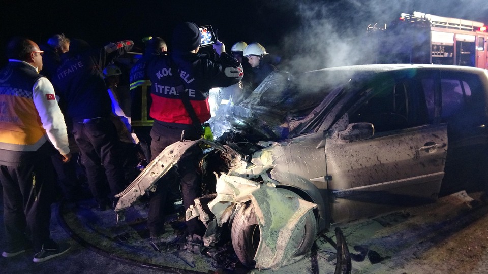 Ölüm yolunda yine kaza! Kurtulan olmadı