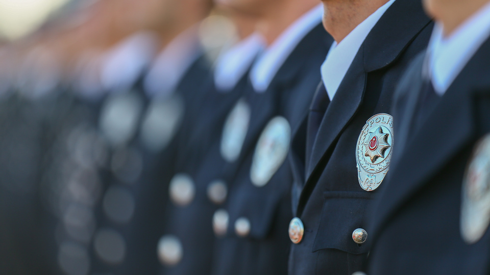 Emniyet'te yeni dönem! Bu durumlar polisliğe engel olmayacak