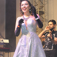 Güneş’in yılbaşı şıklığı