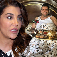 Deniz Akkaya'dan olay paylaşım: Kahvaltıdan önce biraz daha sevişelim mi?