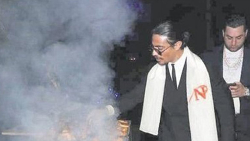 Beverly Hills'te mangal başında