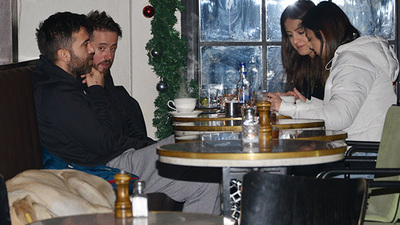 Flaşlar patlayınca şaşırdı