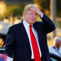 Kelliğe karşı kafa derisini aldırmış!