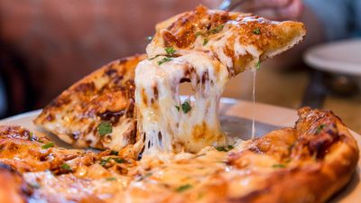 Meğer yıllarca yanlış bilmişiz! Pizza eğer böyleyse kilo yapmıyormuş...