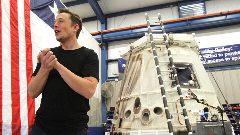 Trump'ı ikna etti, uzay rotası sil baştan çizildi