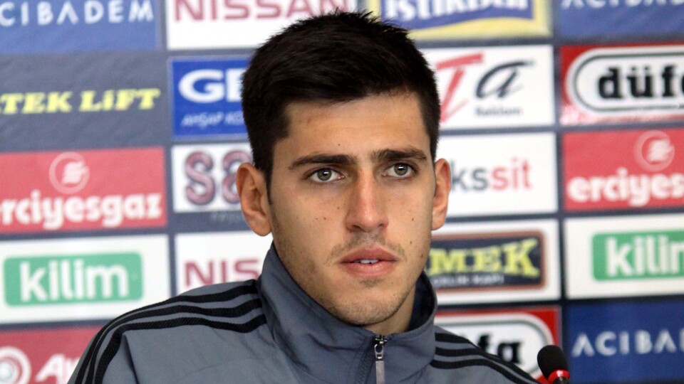 Ceyhun Gülselam'dan sürpriz imza!