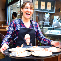 Özay'dan pilavlı basın toplantısı